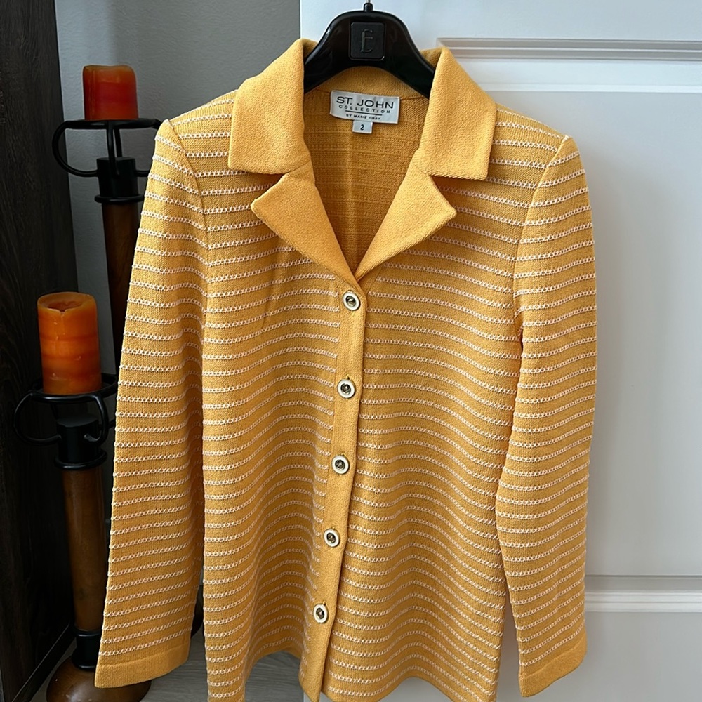 St. John by Marie Gray yellow woven sweater, in very good condition. Size 2.